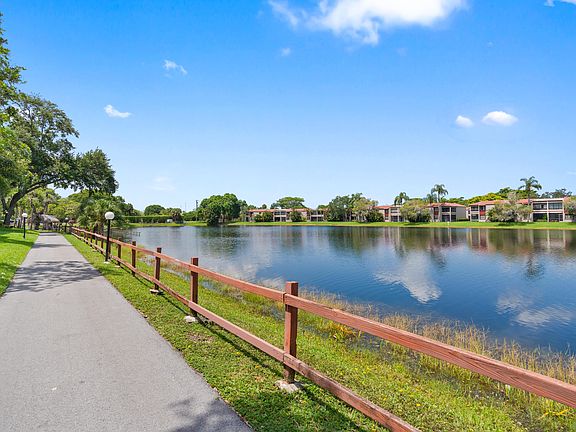 4th image of 900 COLONY POINT Circle #511