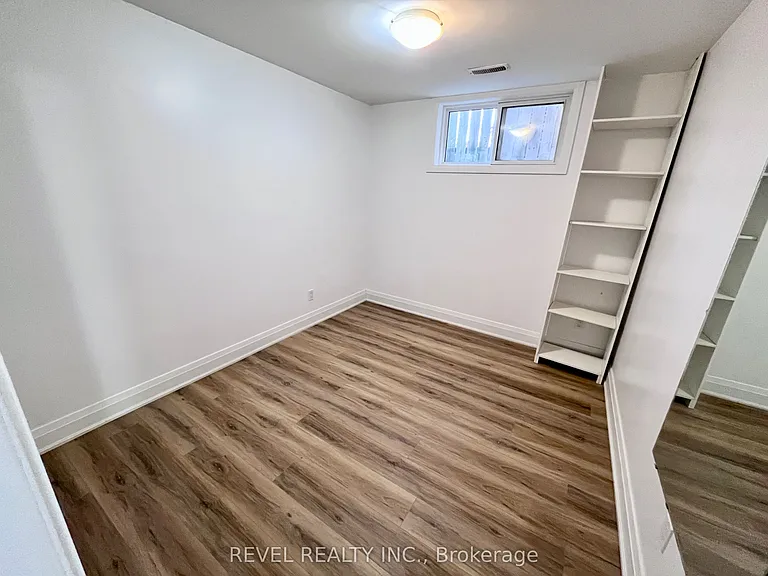 564 Blackthorn Ave #LOWER — Photo 7