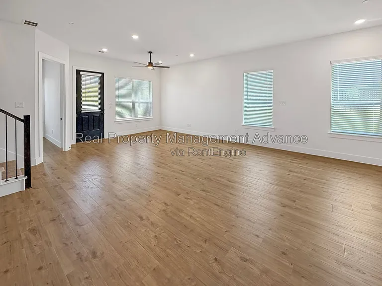 4400 Elm Springs St — Photo 4