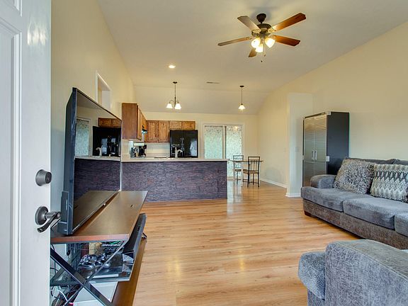 4th image of 1013 E McCoury Ln