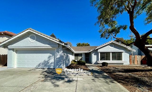 1st image of 590 Chaucer Ln