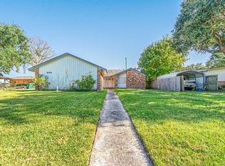 605 Bay Club Dr, Seabrook, TX 77586