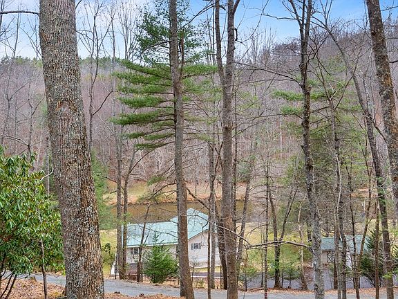 5th image of 212 Creekside Dr