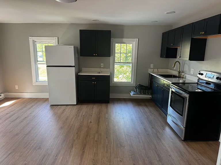 900 N Porter St — Photo 8