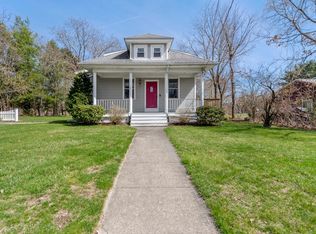31 Bloomfield St, Seekonk, MA 02771