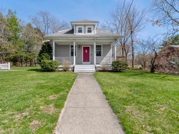 31 Bloomfield St, Seekonk, MA 02771