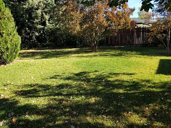 4th image of 2600 Park Hills Dr