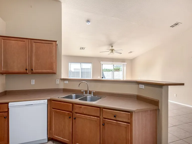 1621 E Ash Ave — Photo 9