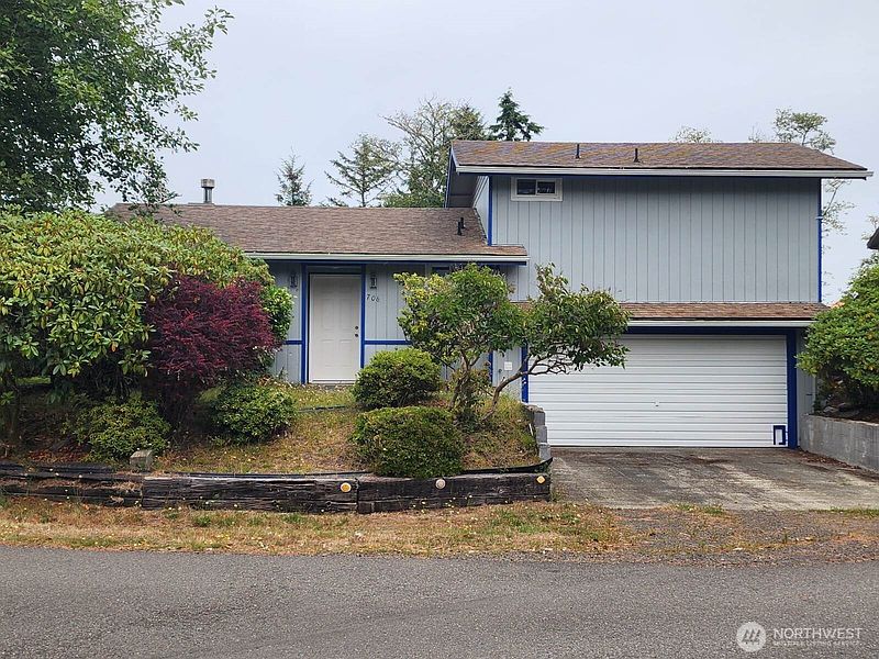 2nd image of 706 Wakina Loop SE
