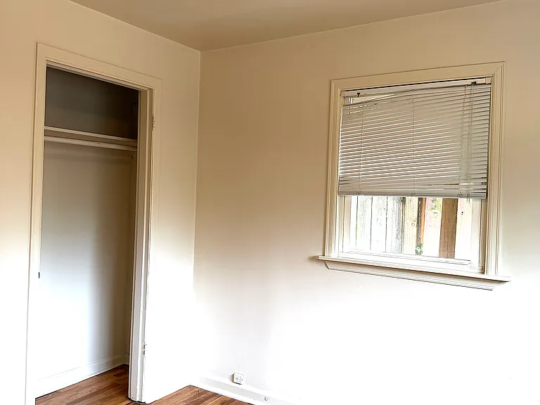 13507-13509 1st Ave NE #1 — Photo 9