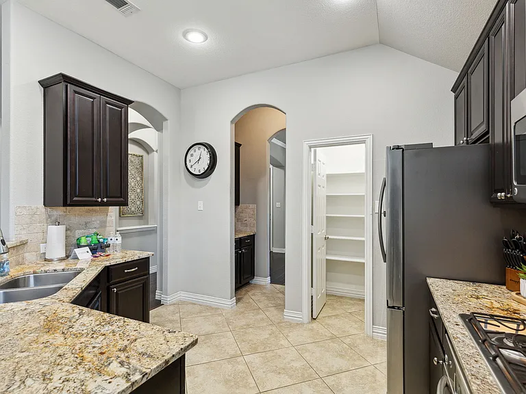 608 Knightsbridge Ln — Photo 8