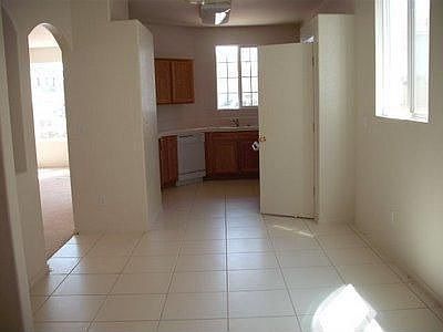 4th image of 723 Queensland Cir
