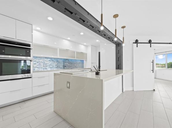 877 NE 195th St APT 422