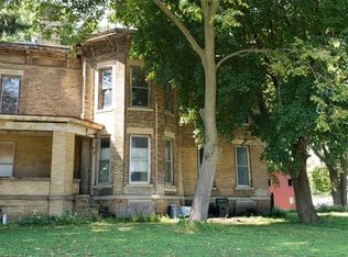 1002 W 3rd St, Sterling, IL 61081
