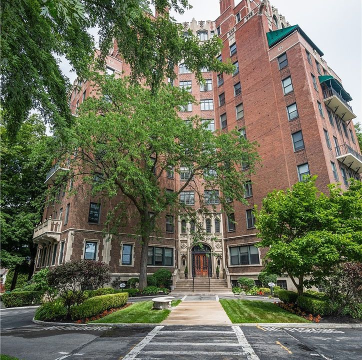 1st image of 800 W Ferry St APT 2d