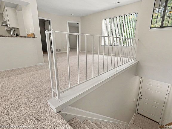 4th image of 1502 Meadow Side Dr