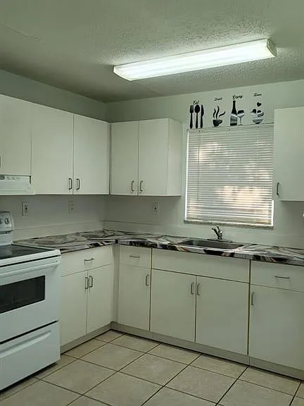 2223 Taylor St — Photo 2