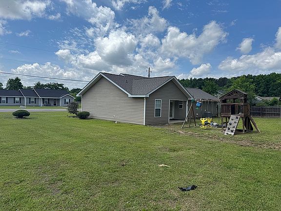 3rd image of 18396 Peyton Ln