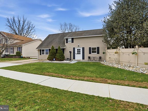 2nd image of 10 Inbrook Rd