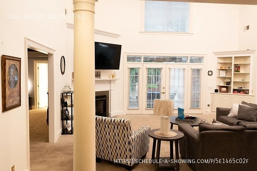 5 bed, 4900 sqft, $4,800 — Photo 4
