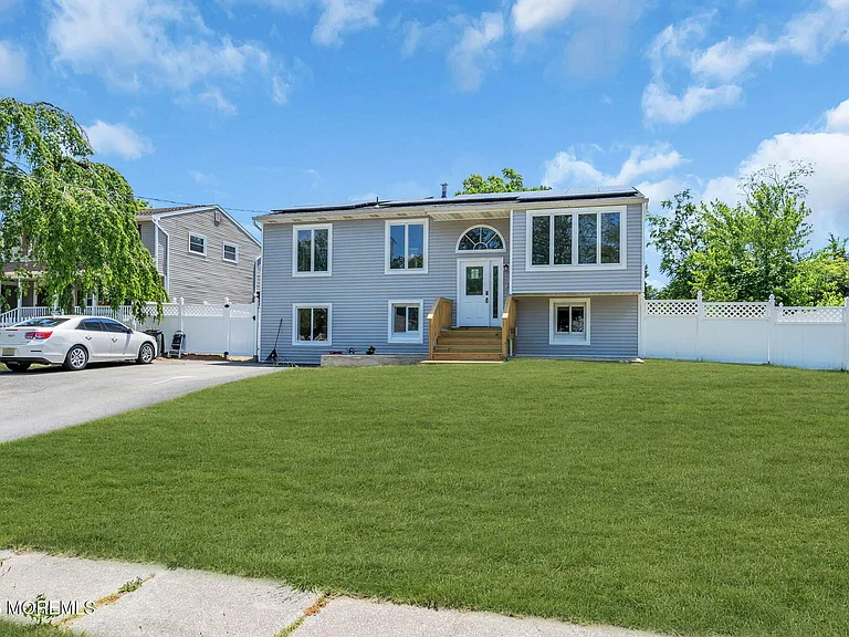 24 Woodlark Rd — Photo 2