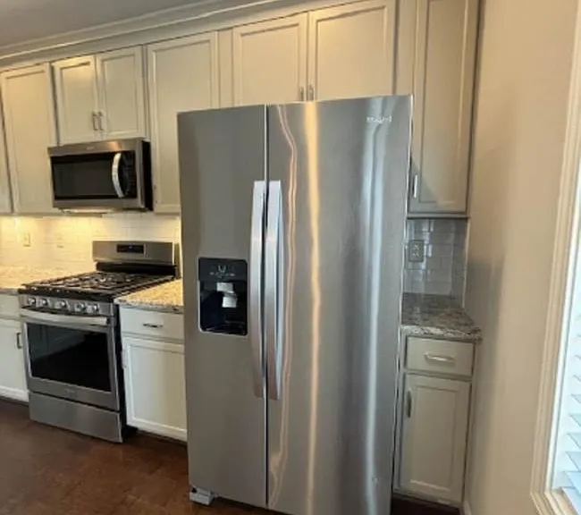 950 Lennox Blvd — Photo 6
