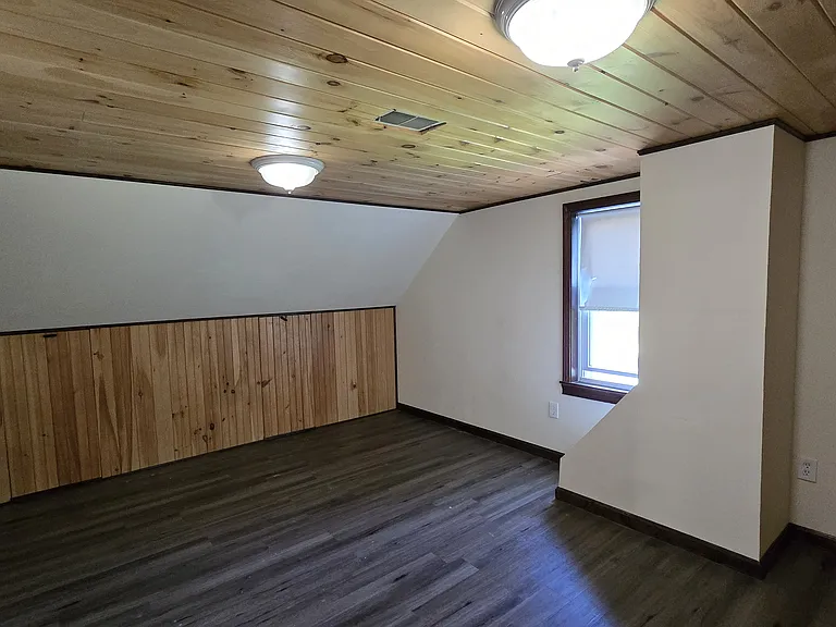 40 Maple St — Photo 16