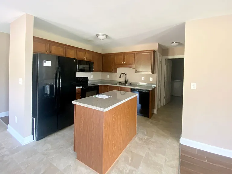 532 Millbrooke Cir — Photo 2