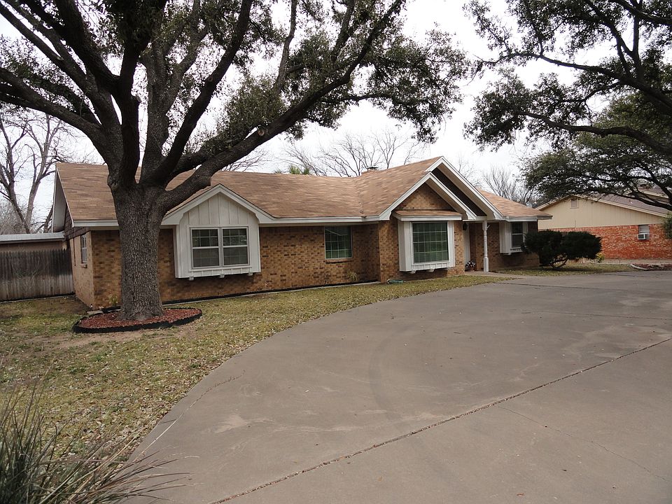 Circular driveway