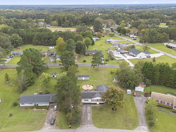 5th image of 317 Edgewater Dr