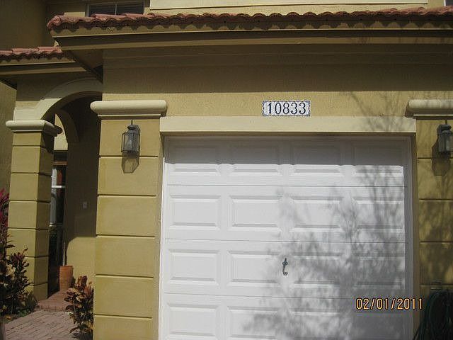 1st image of 10833 NW 81st Ln