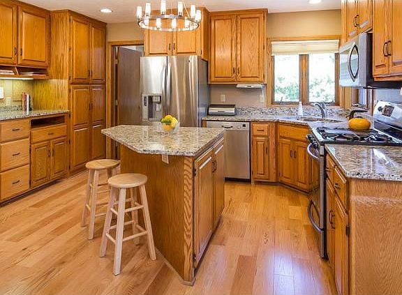 Updated Kitchen with stainless steel appliances!