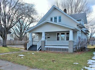 2335 4th St, Moline, IL 61265