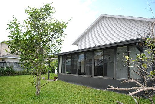 4th image of 704 Virginia Woods Ln