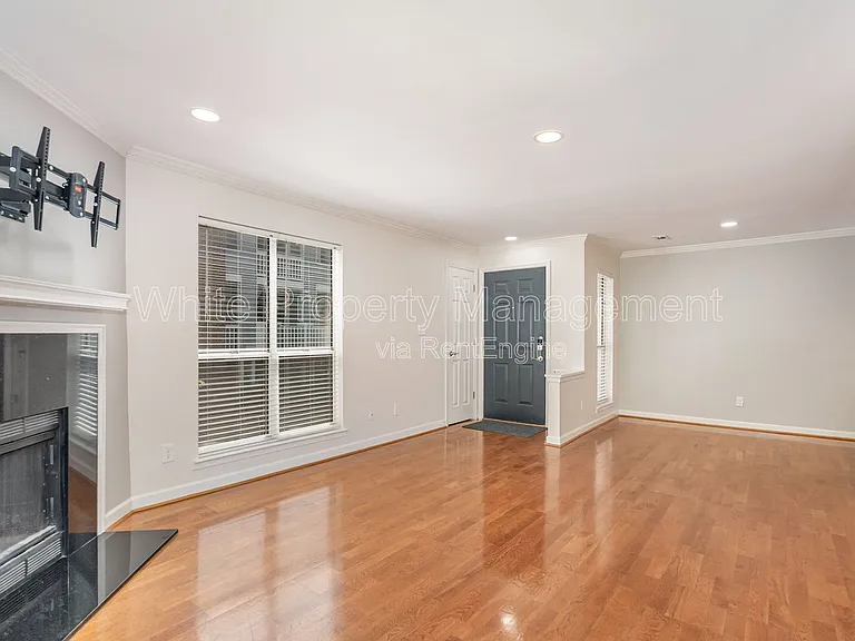 2516 Cranbrook Ln #9 — Photo 3