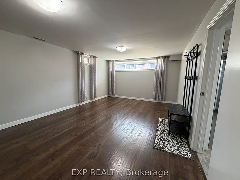 73 Roxborough Rd #LOWER — Photo 14
