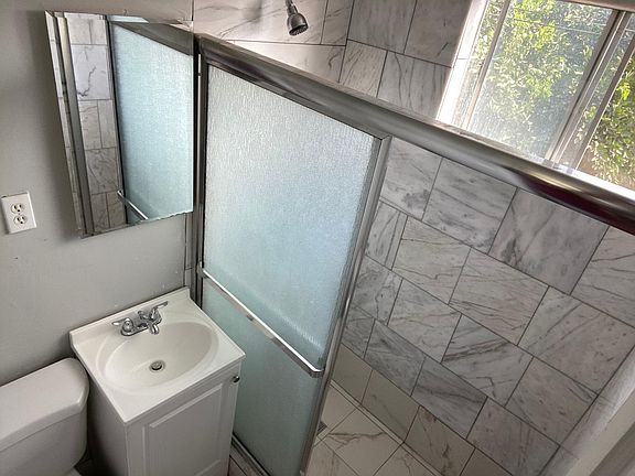 5th image of 434 N Hill Ave #1
