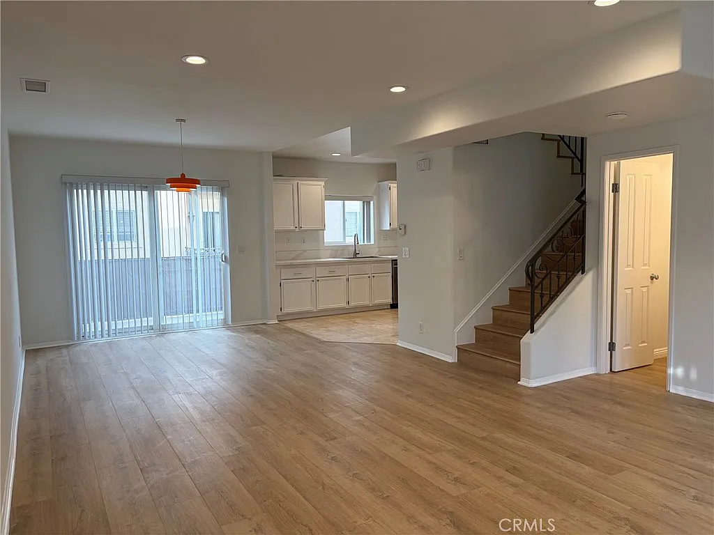 3 bed, 1487 sqft, $3,800 — Photo 2