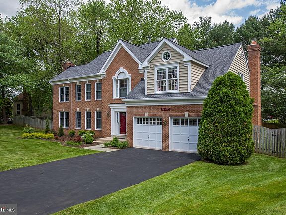 2nd image of 17505 Applewood Ln