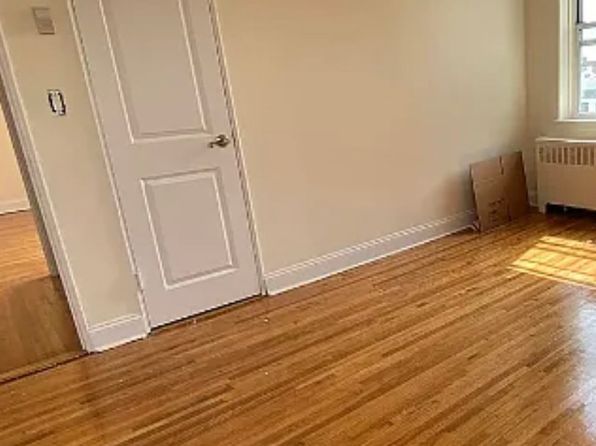 14306 Barclay Ave APT 6F