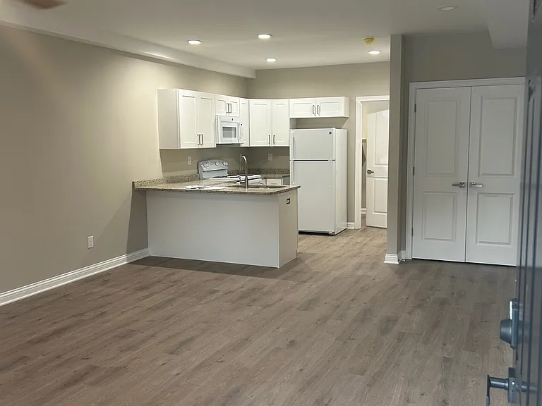 15 Melrose Dr #7 — Photo 2