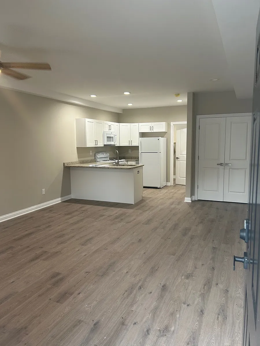 Building Photo - 15 Melrose Dr #7