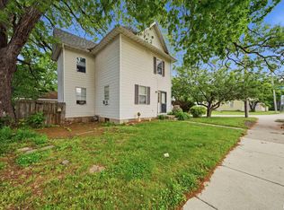 1501 W Locust St, Bloomington, IL 61701