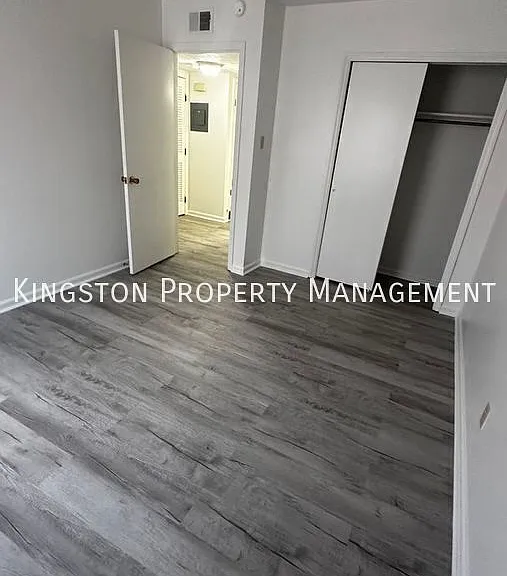 100 Summit Dr #11 — Photo 8
