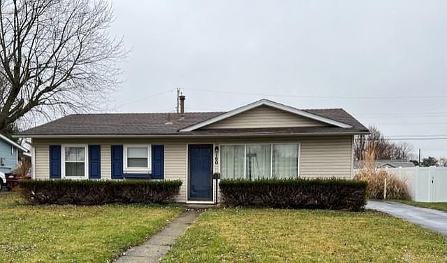 2nd image of 160 Thoreau Ln