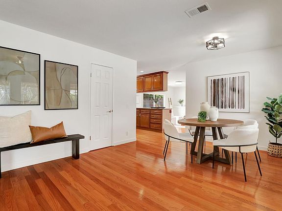 4th image of 5812 Moraga Ave