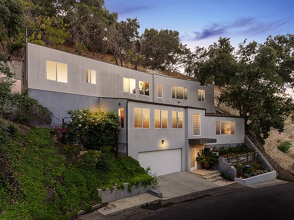 2nd image of 3753 Avenida Del Sol