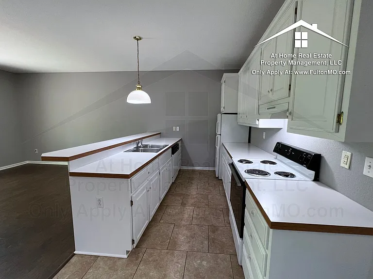 997 Boulder Ct — Photo 3