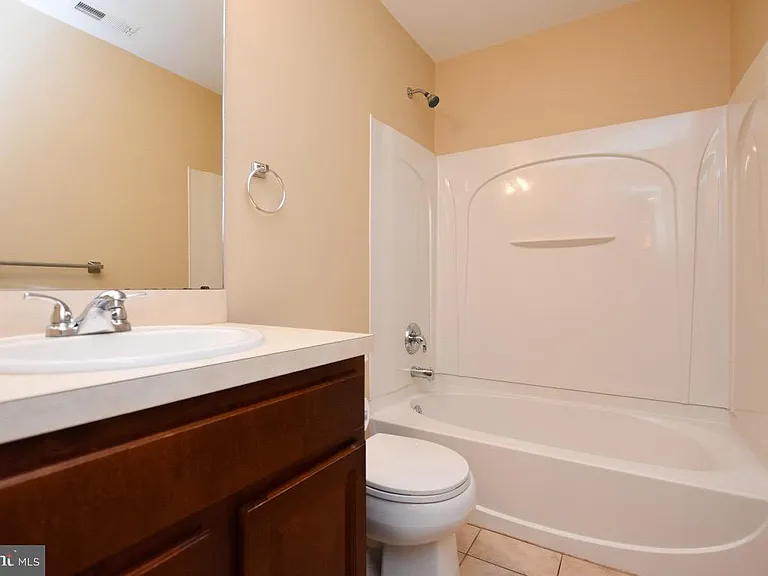342 Nicholas Dr — Photo 12