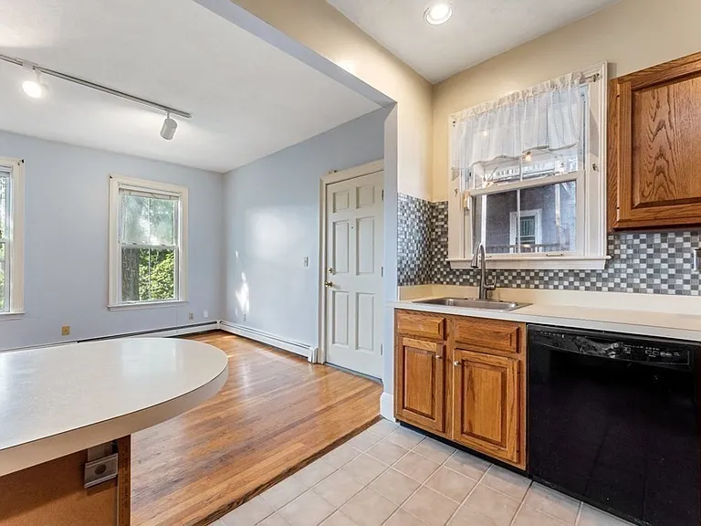 42-44 Woodlawn St #5 — Photo 8